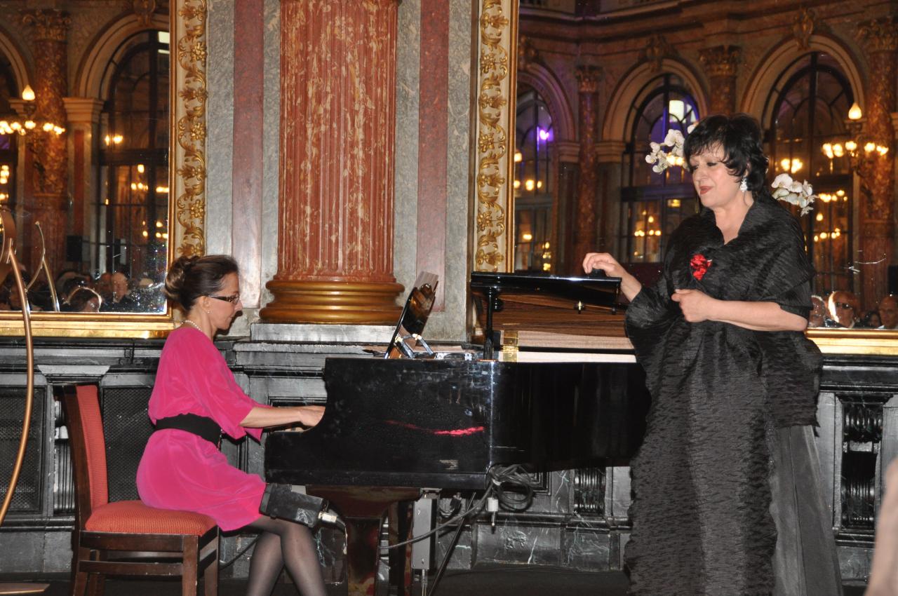 La pianiste Jaci Toffano et la cantatrice Laura Presti
